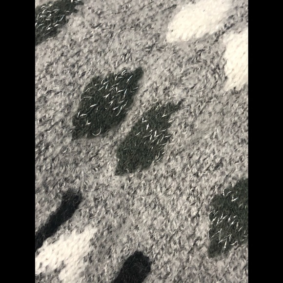 Ladies Sweater - Picture 3 of 8